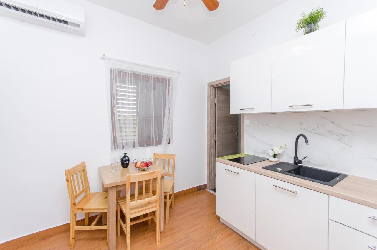 Apartments Katarina Pirovac Exterior photo