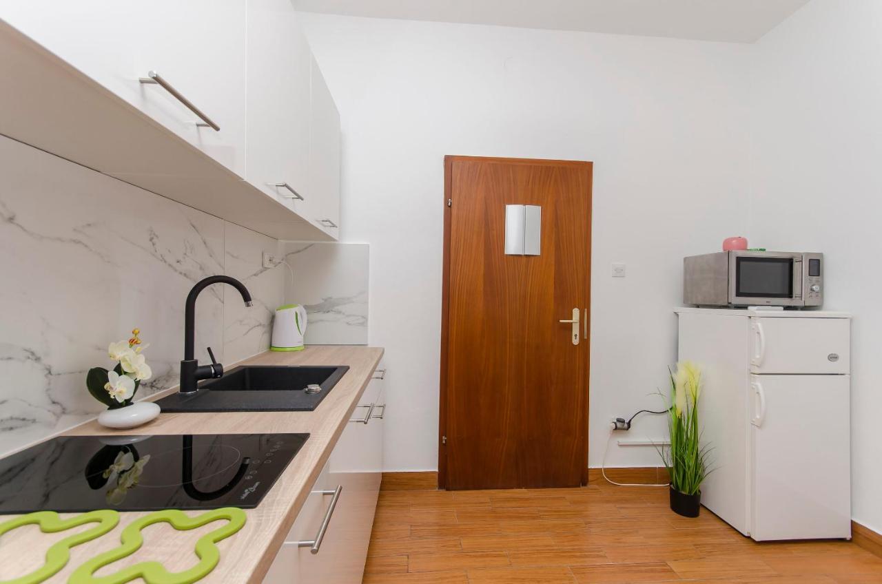 Apartments Katarina Pirovac Exterior photo