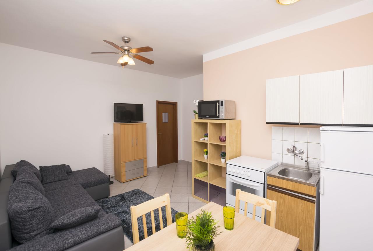Apartments Katarina Pirovac Exterior photo