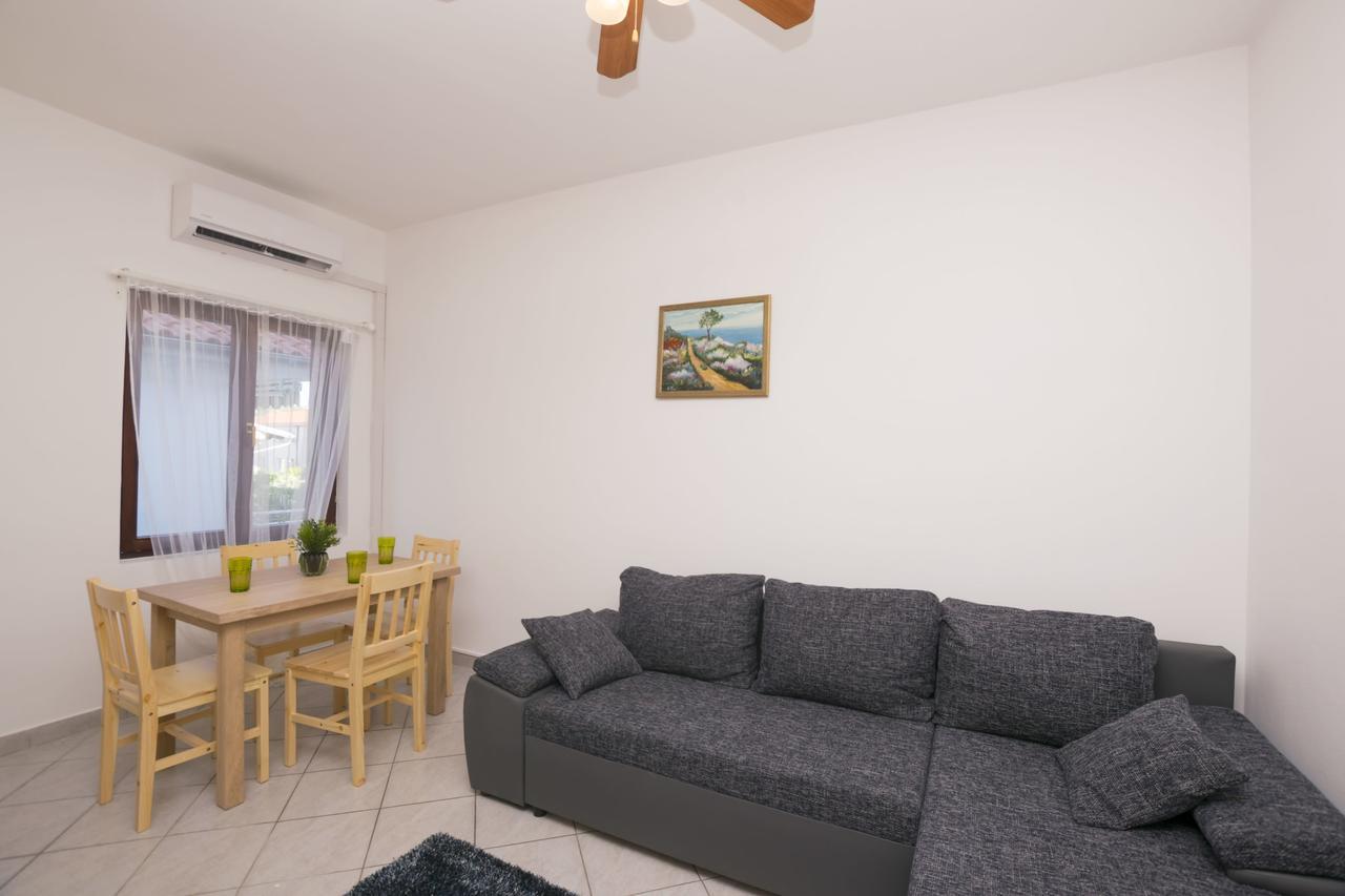 Apartments Katarina Pirovac Exterior photo